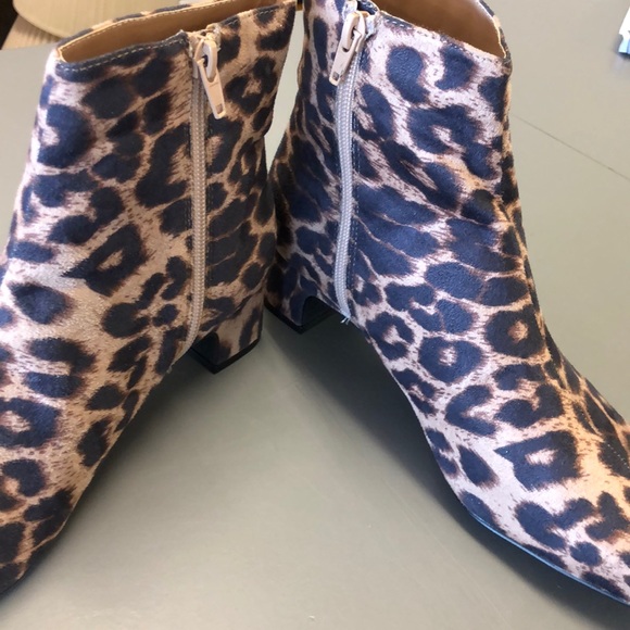 Women boots - Picture 2 of 3